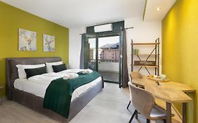 Monolocale Con Terrazzo Vista Lago Via Cassarinetta 7 By Lr